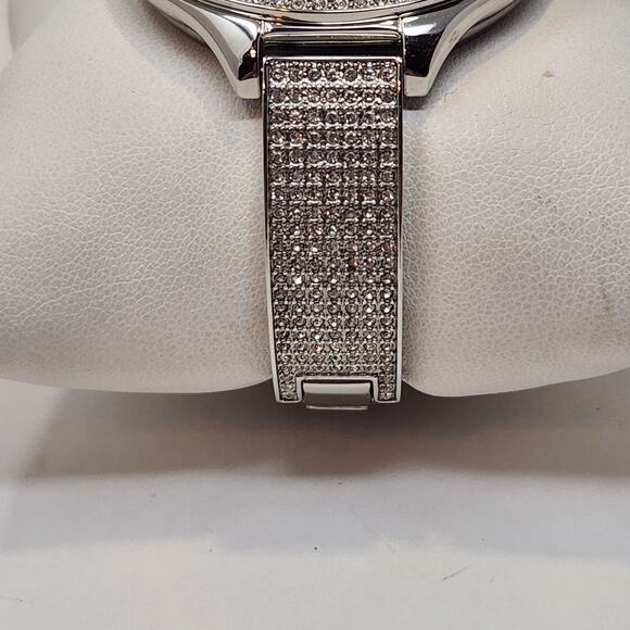 Michael Kors Slim Runway Crystal Pave Ladies Watch MK3250 Silver Tone Works - Picture 3 of 10